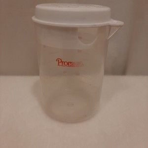 Promise Pourer Strainer Tall Measuring Cup With Lid 16 oz Advertisement Vintage